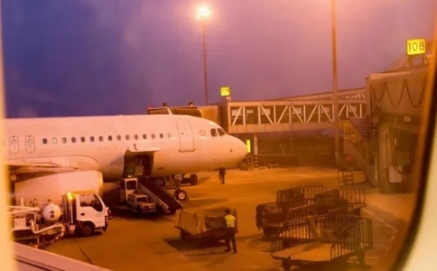 河南空中乘务员在飞行中需要注意哪些安全问题？