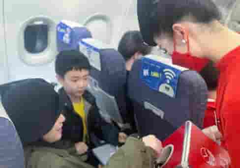 河南空中乘务员如何与乘客沟通？